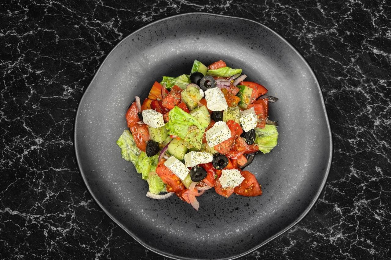 Салат Греческий - греческий салат с фетой и оливками 250г, 440₽
